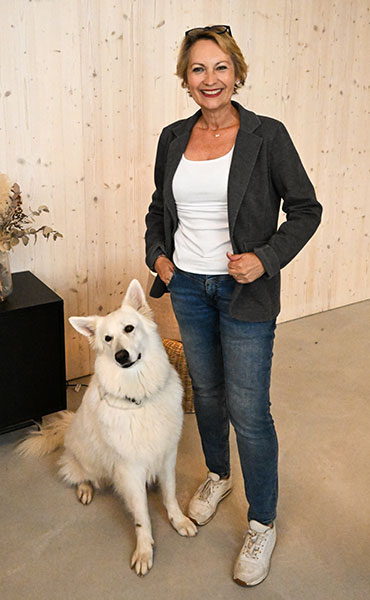Andrea Paul mit ihrem Hund